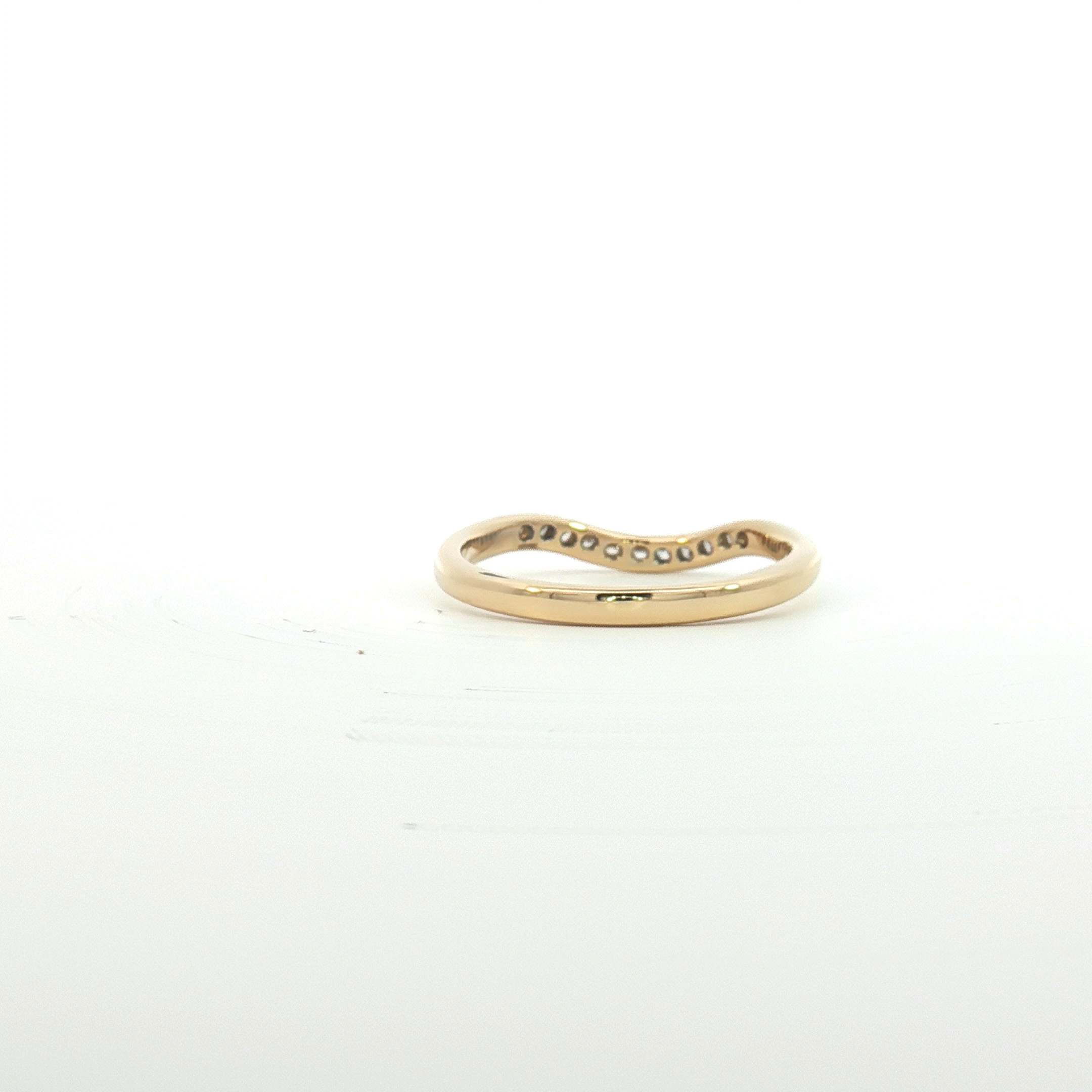 18ct YG Curved Diamond Set Wedder