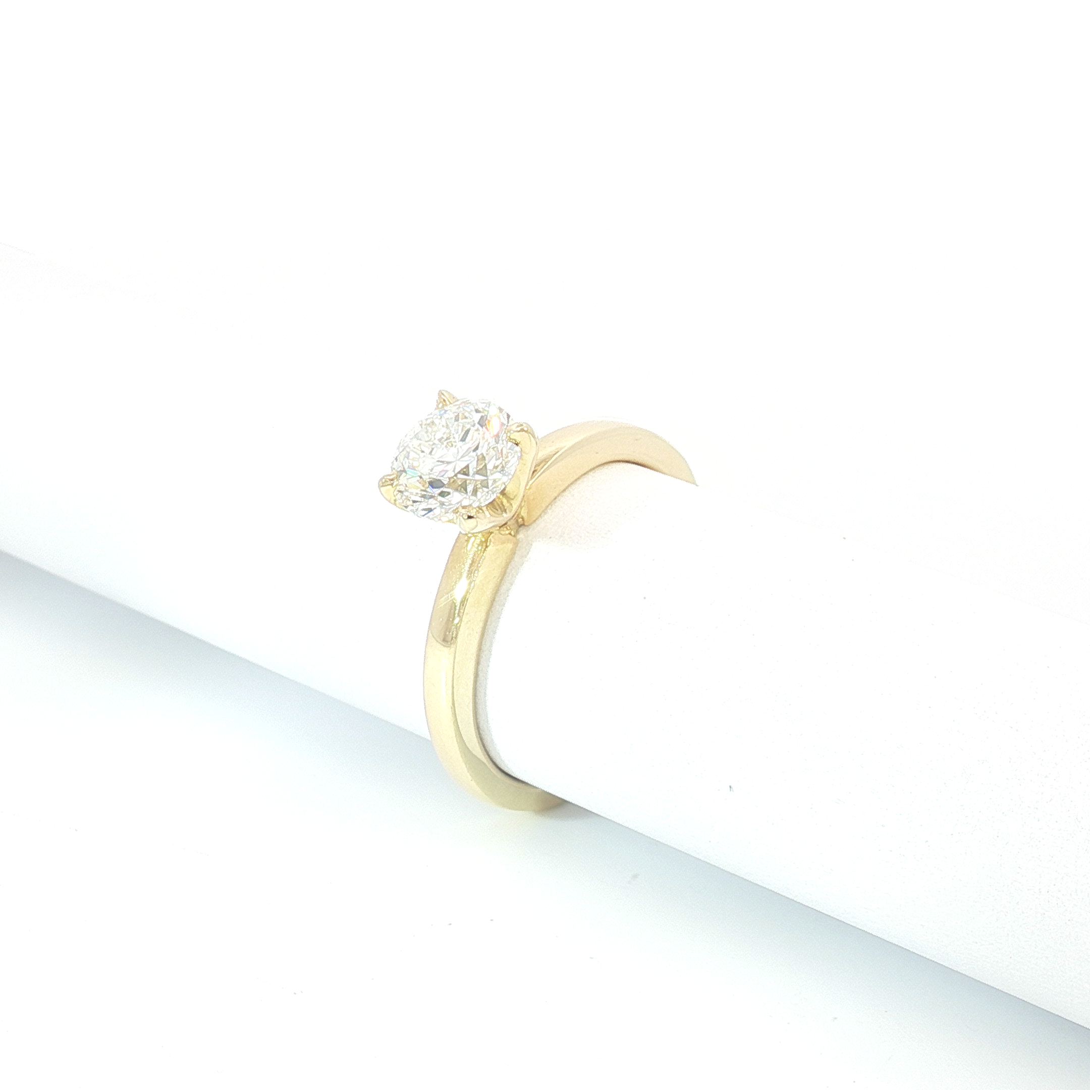 18ct YG Classic Round Diamond Solitaire Ring