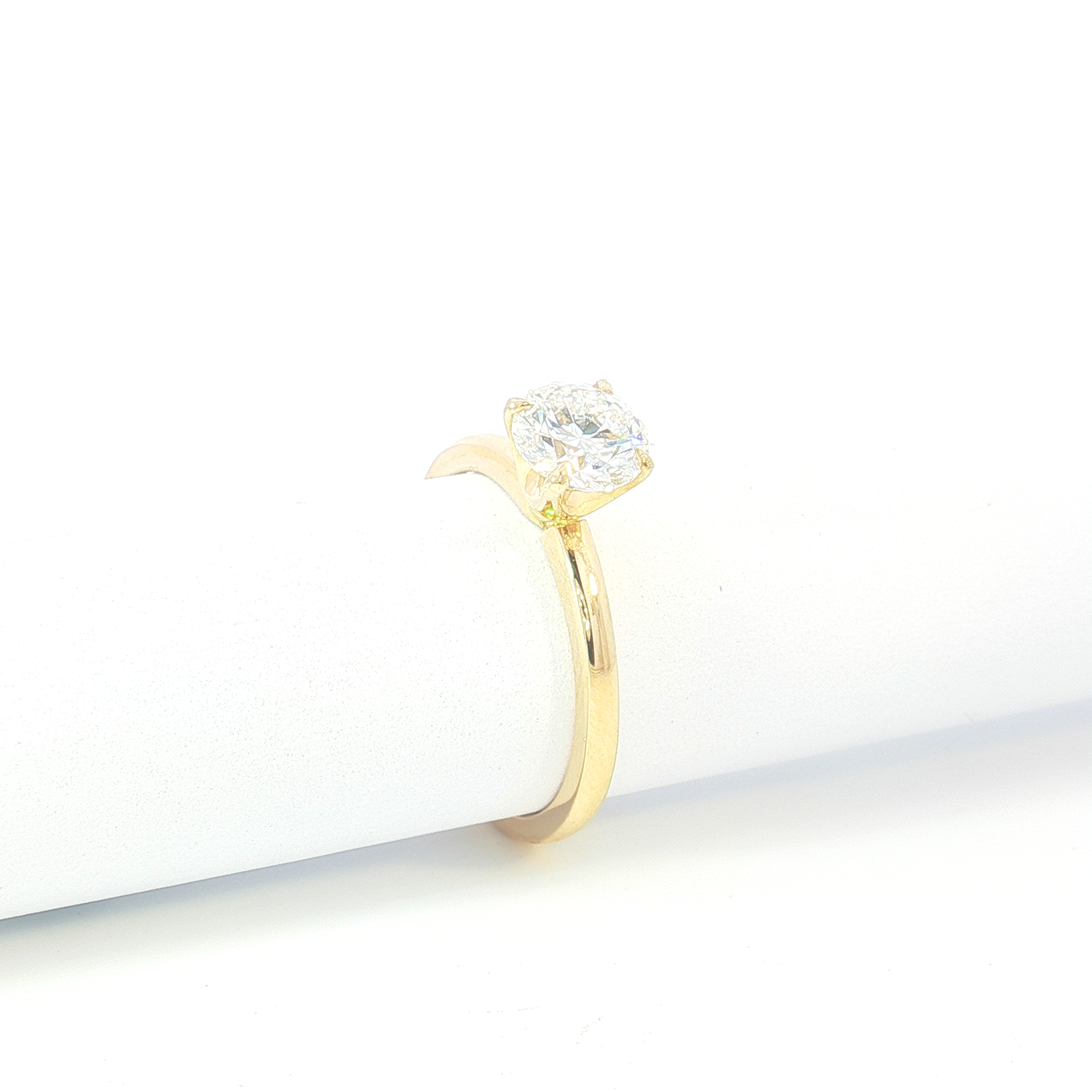 18ct YG Round Diamond Solitaire Ring
