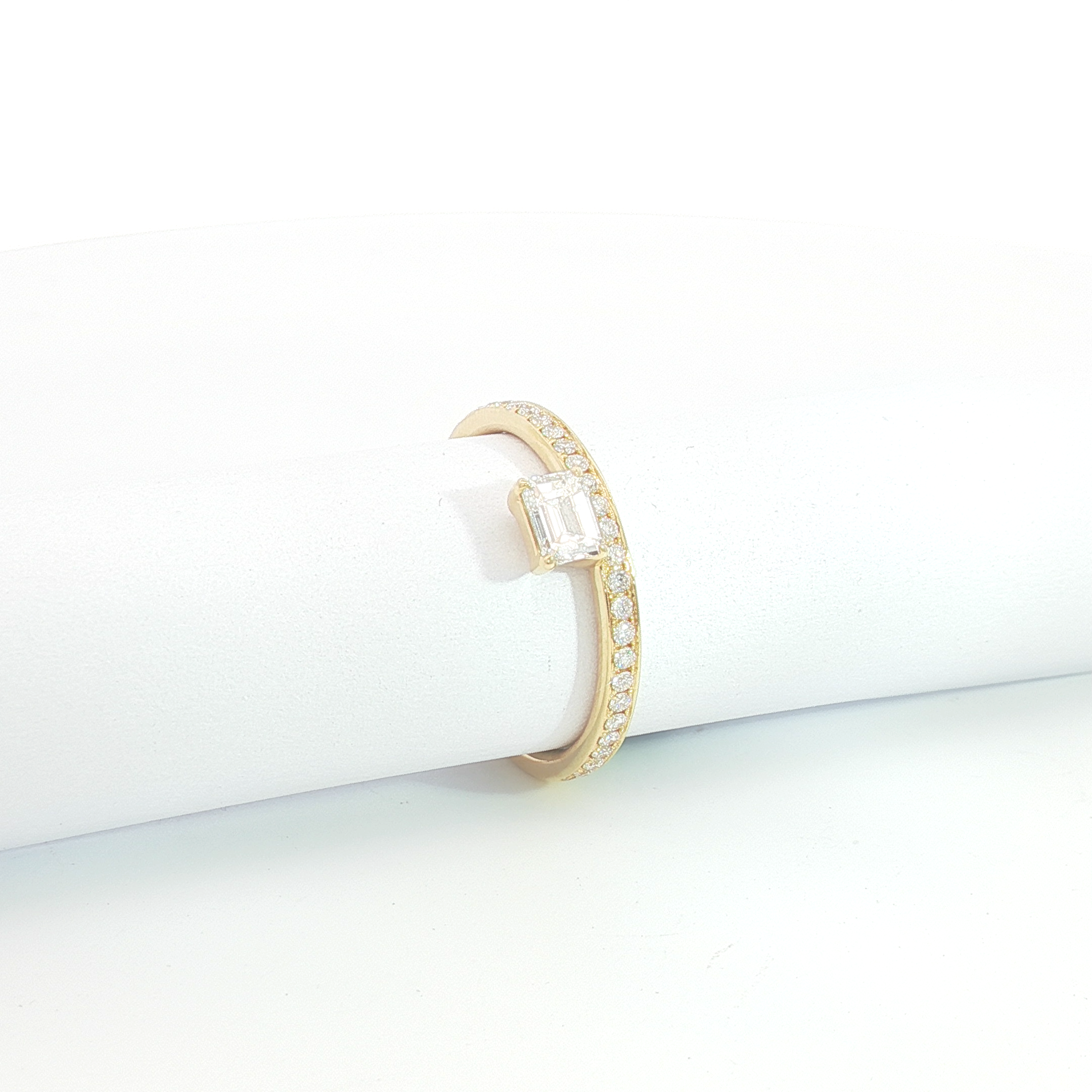 18ct YG Emerald-Cut and RBC Diamond Ring