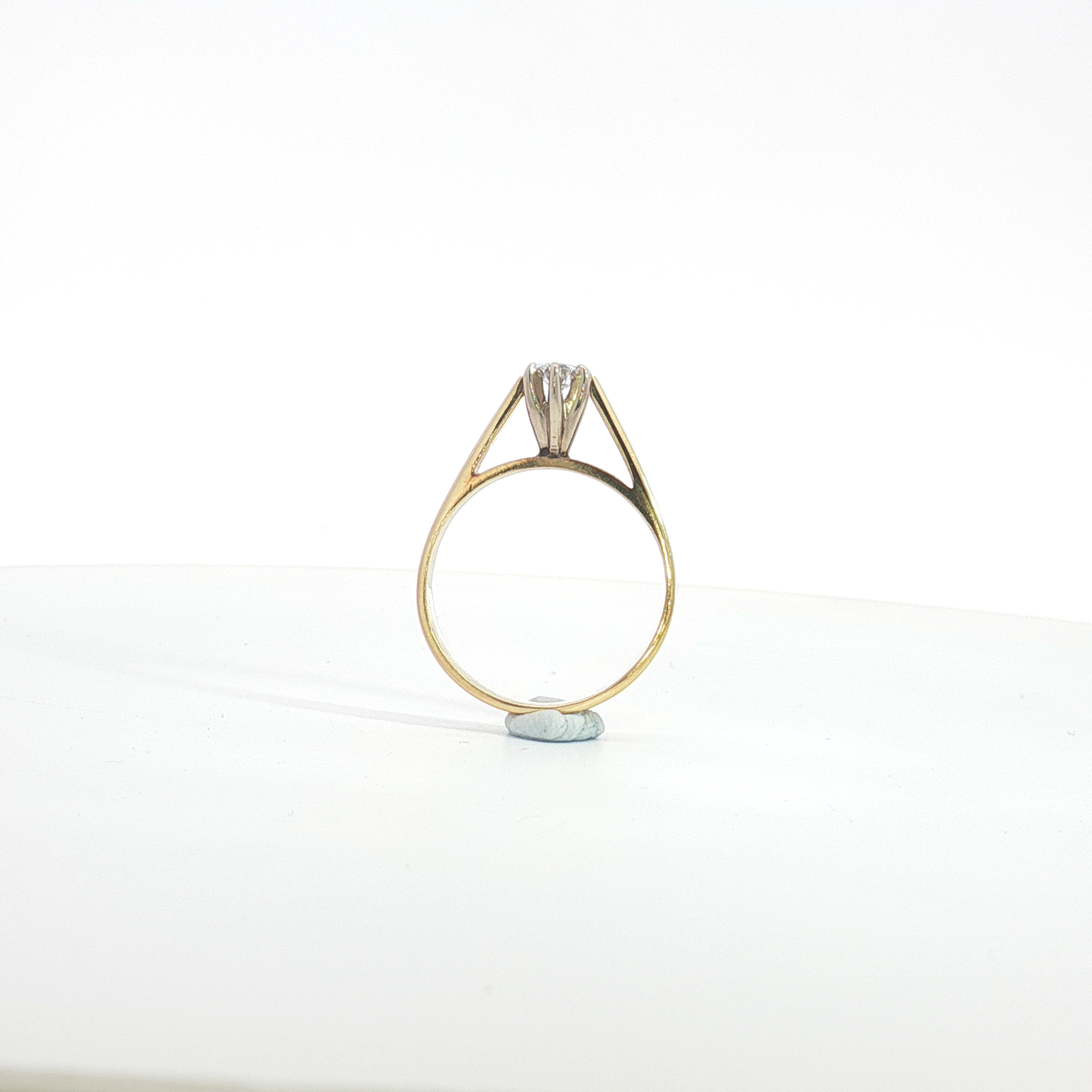 18ct YG Round Diamond Solitaire Ring