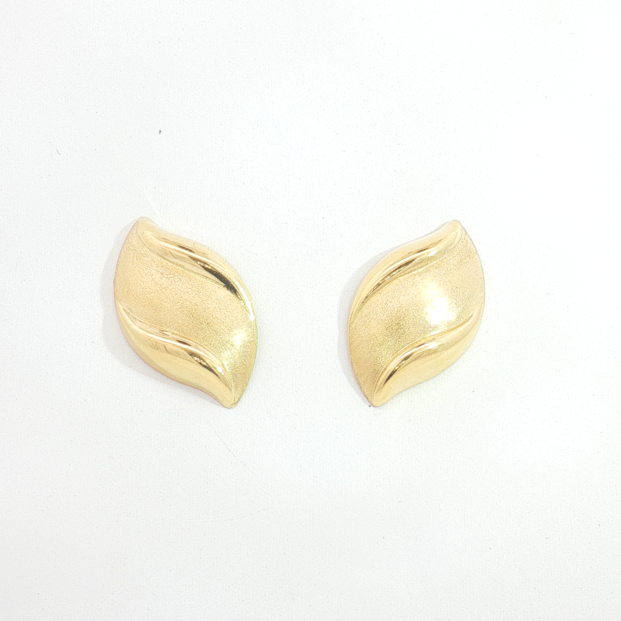 18ct YG Textured Leaf Stud Earrings