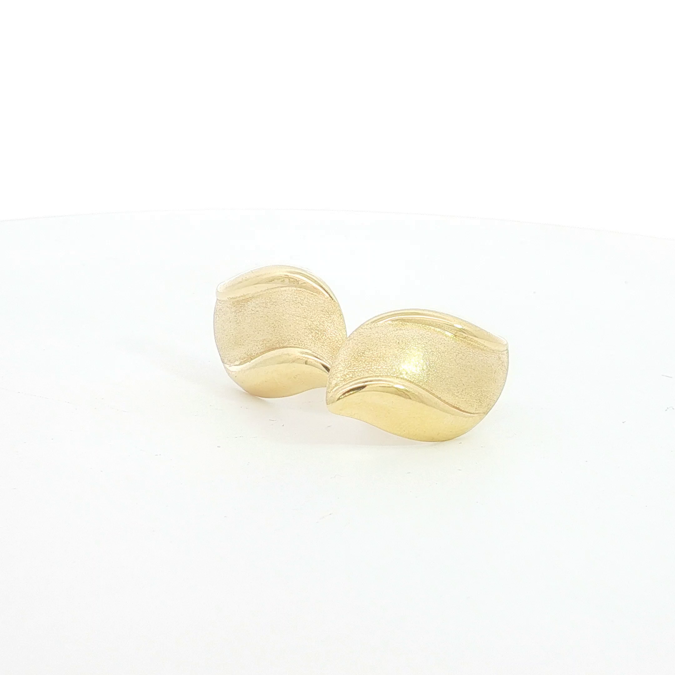 18ct YG Textured Leaf Stud Earrings