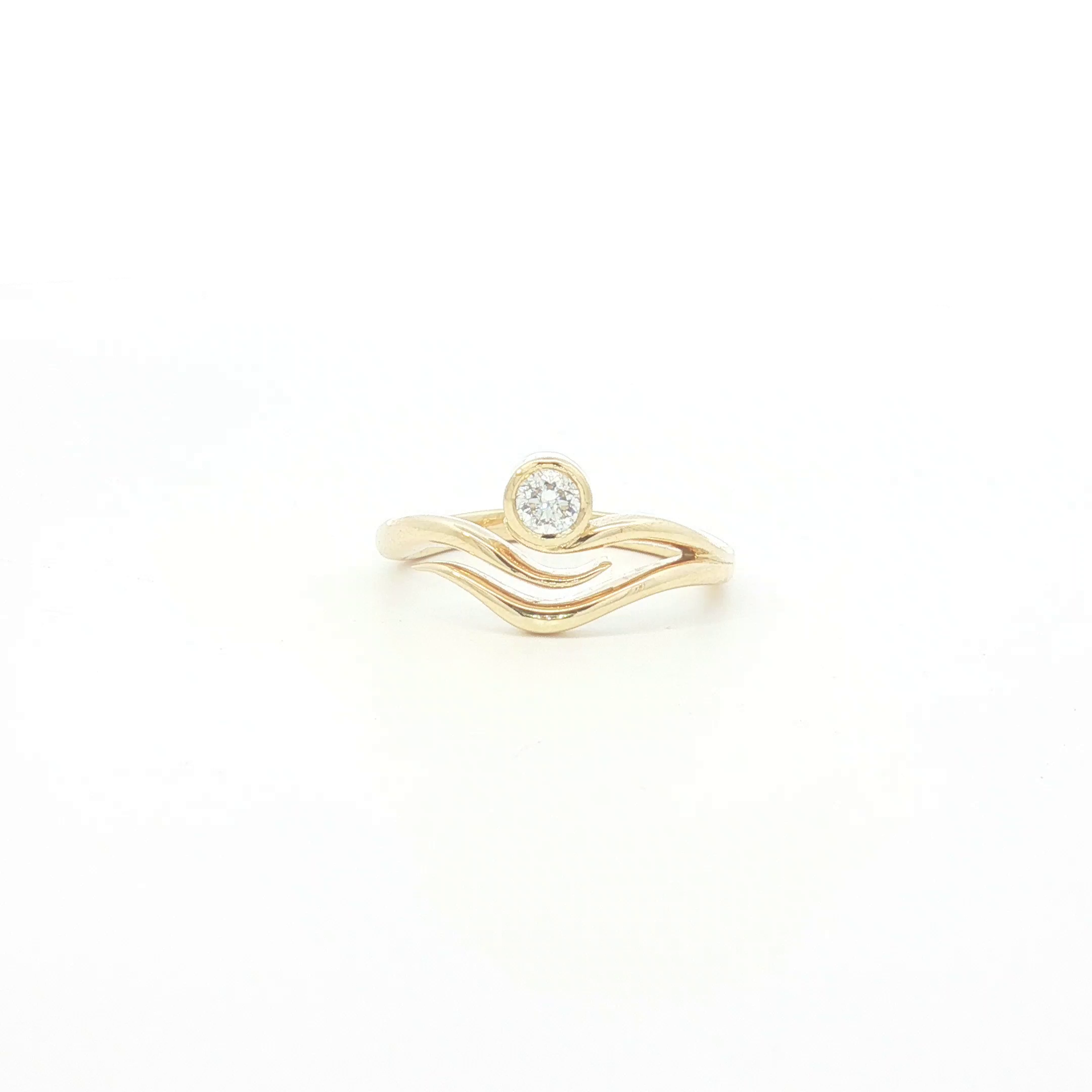 18ct YG Wavy Bezel-Set Diamond Solitaire Ring