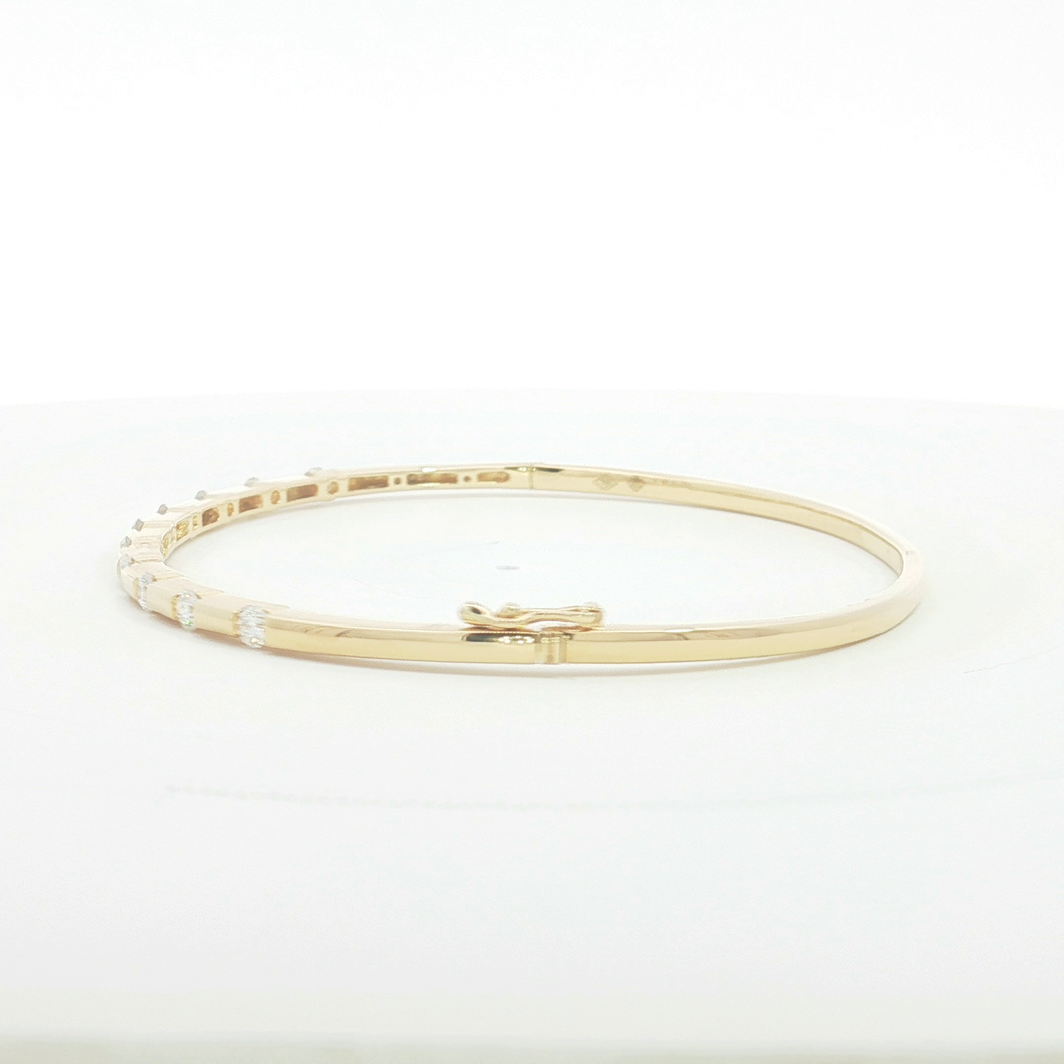 18ct YG 10 Diamond Bangle
