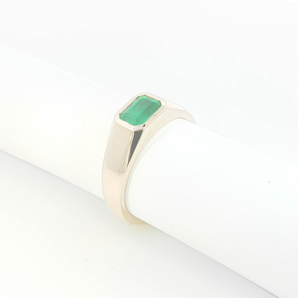 14ct YG Emerald Bezel Set Signet Ring