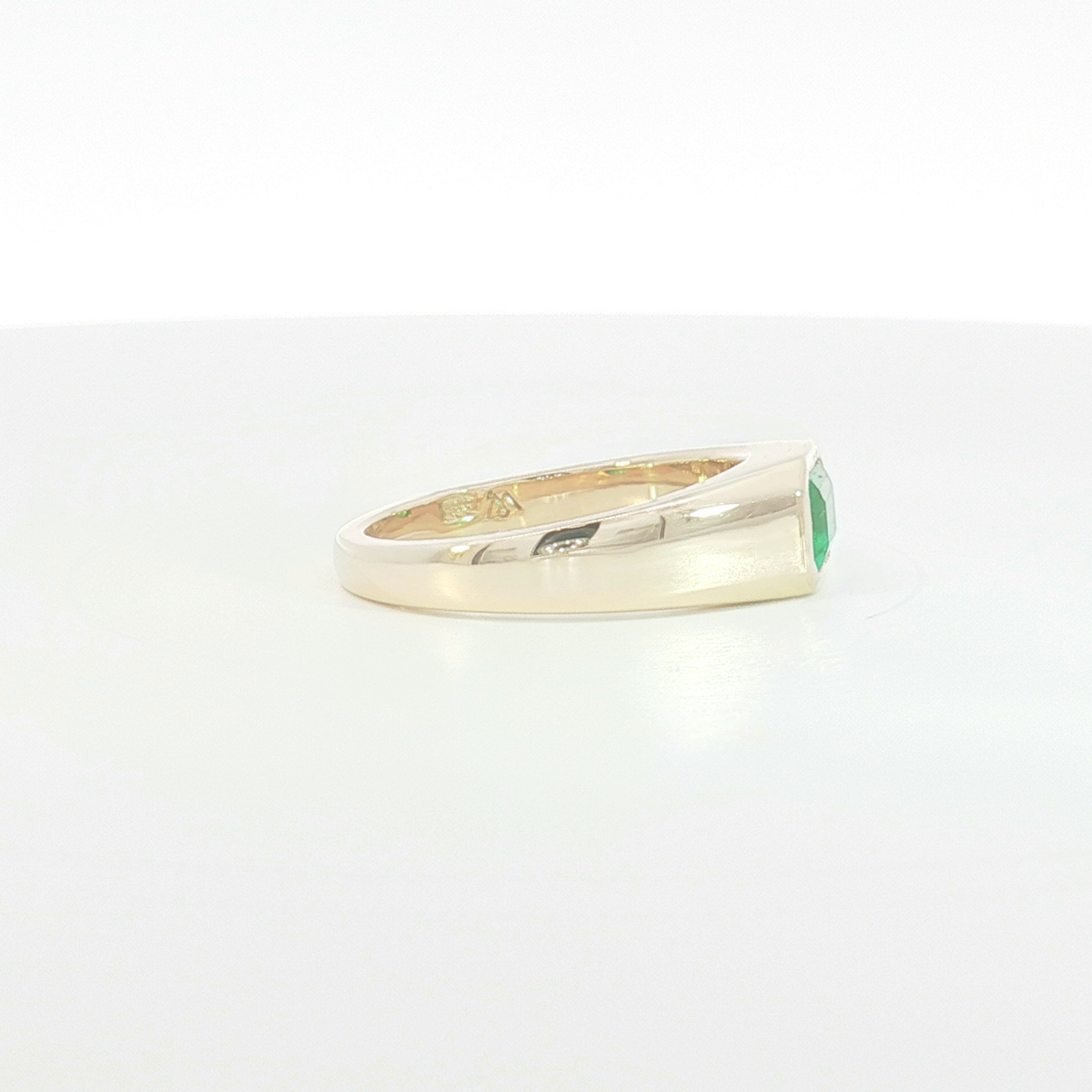 14ct YG Emerald Bezel Set Signet Ring