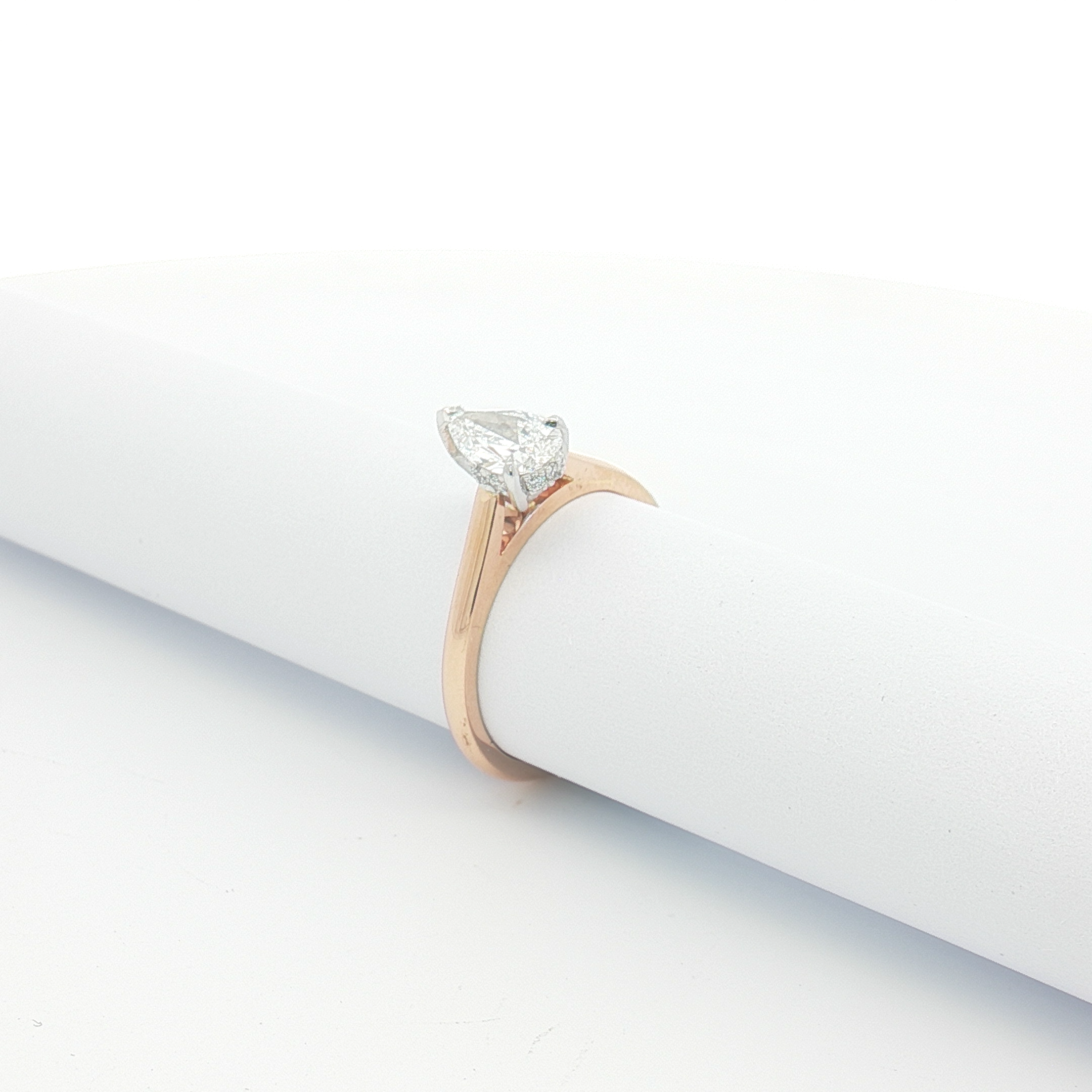 18ct RG Pear-Cut Diamond Solitaire Ring