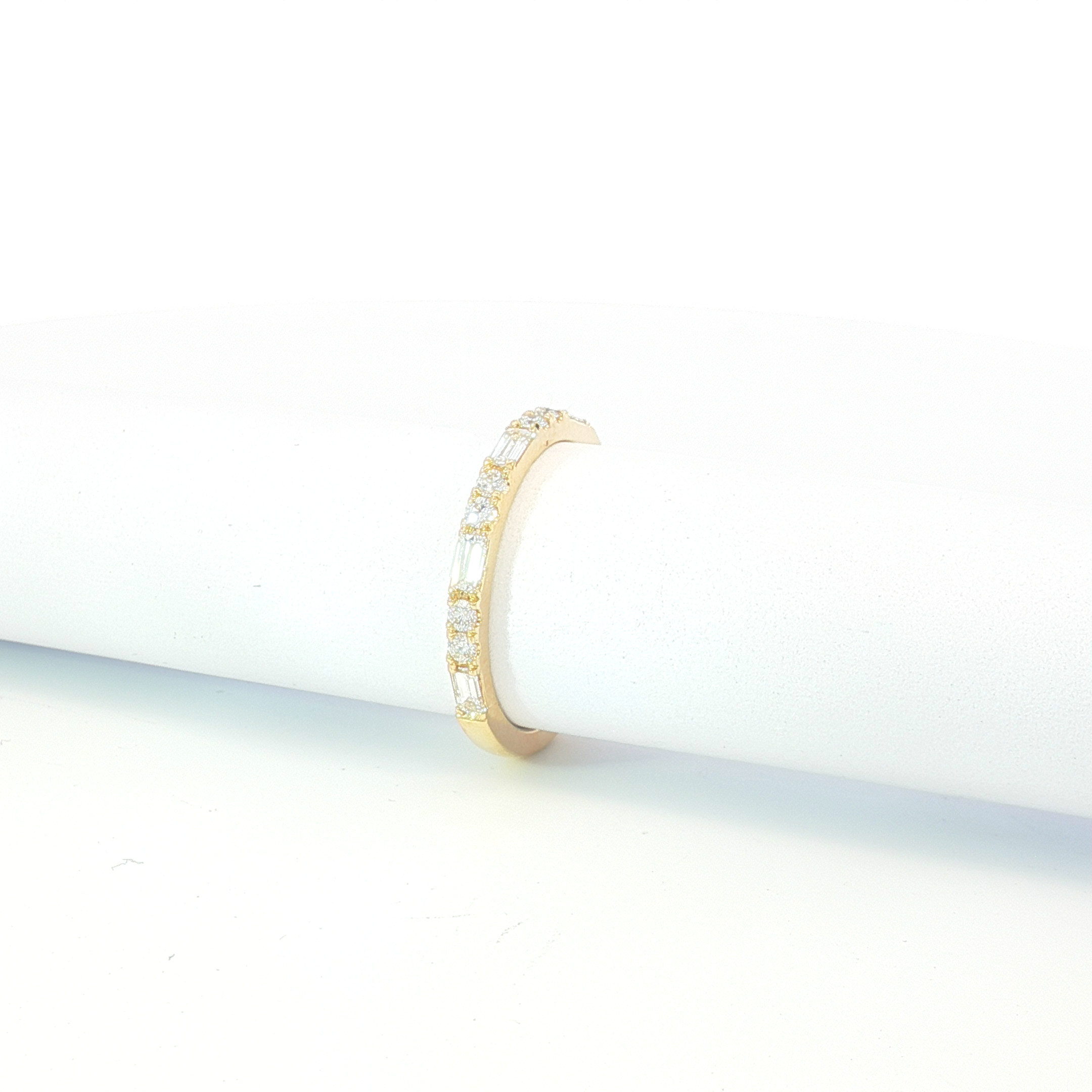 18ct YG Round and Baguette Diamond Wedding Ring
