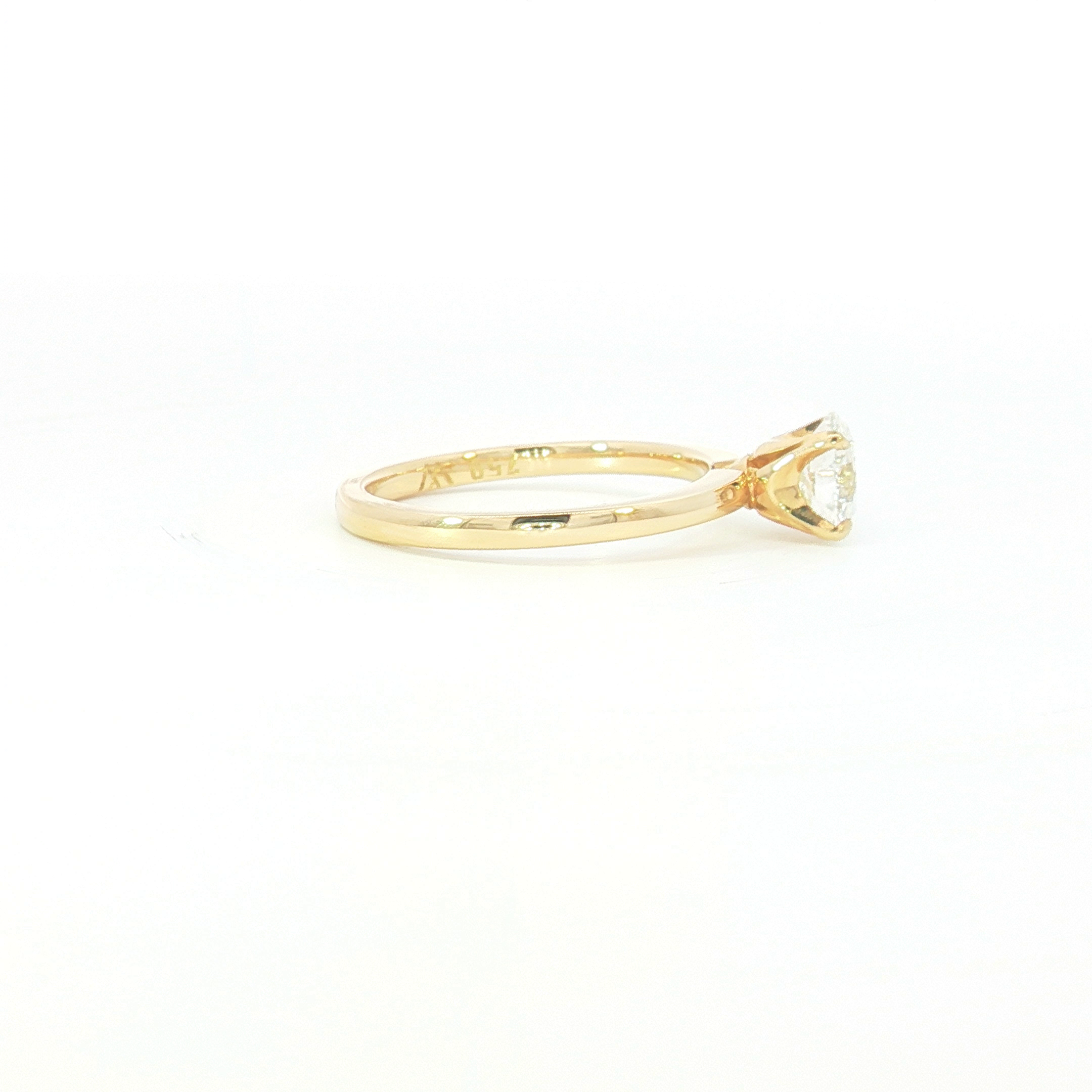 18ct YG Round Diamond Solitaire Ring