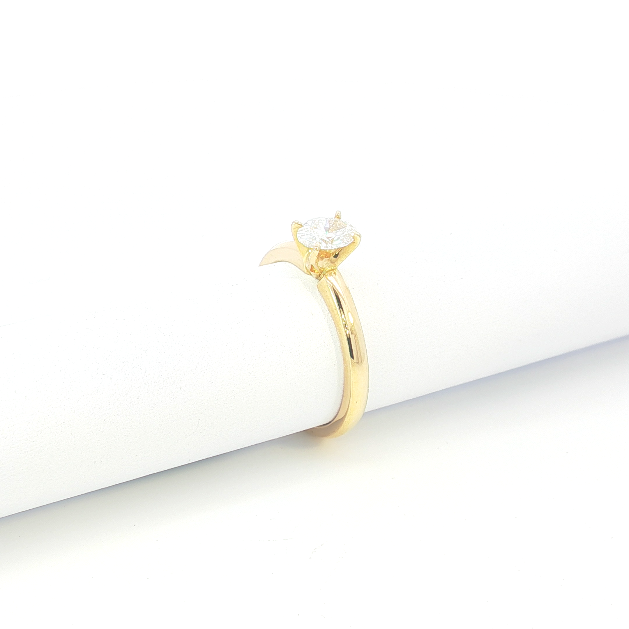 18ct YG Oval Diamond Engagement Ring