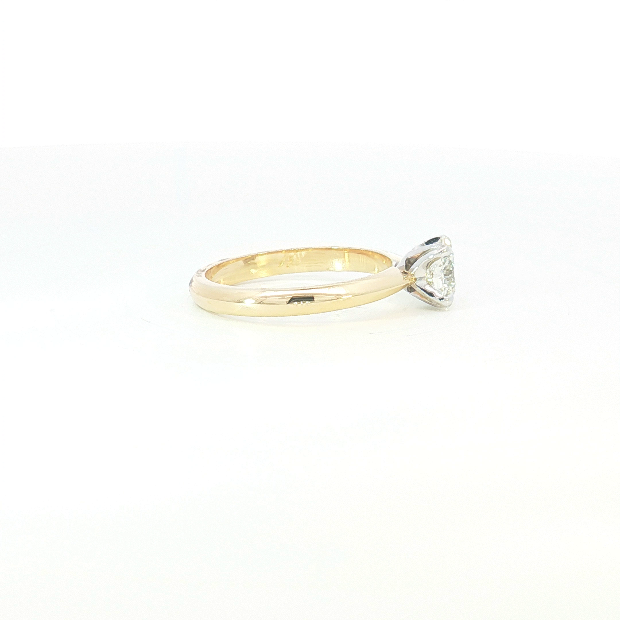 18ct YG Round Brilliant Diamond Engagement Ring