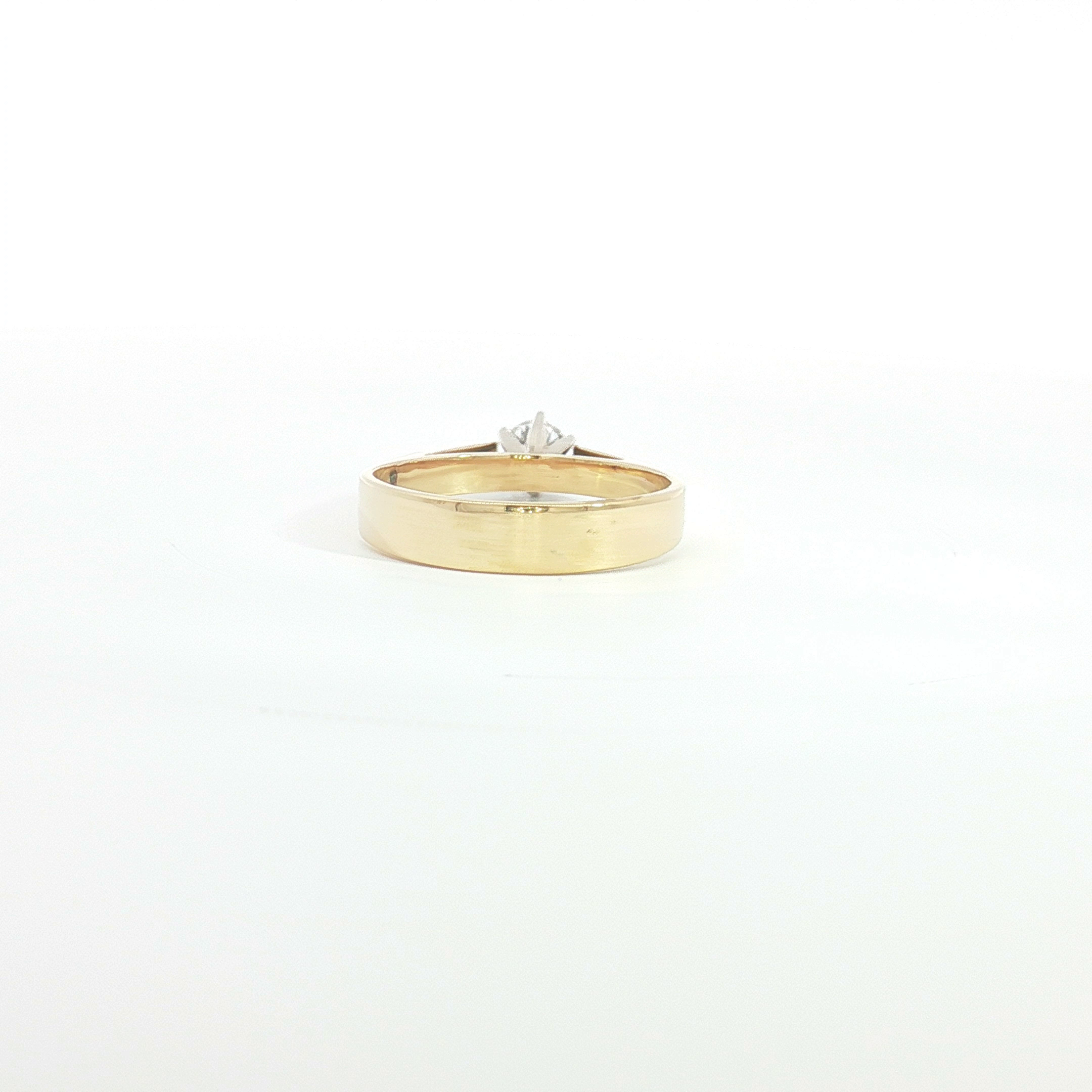 18ct YG Round Diamond Solitaire Ring