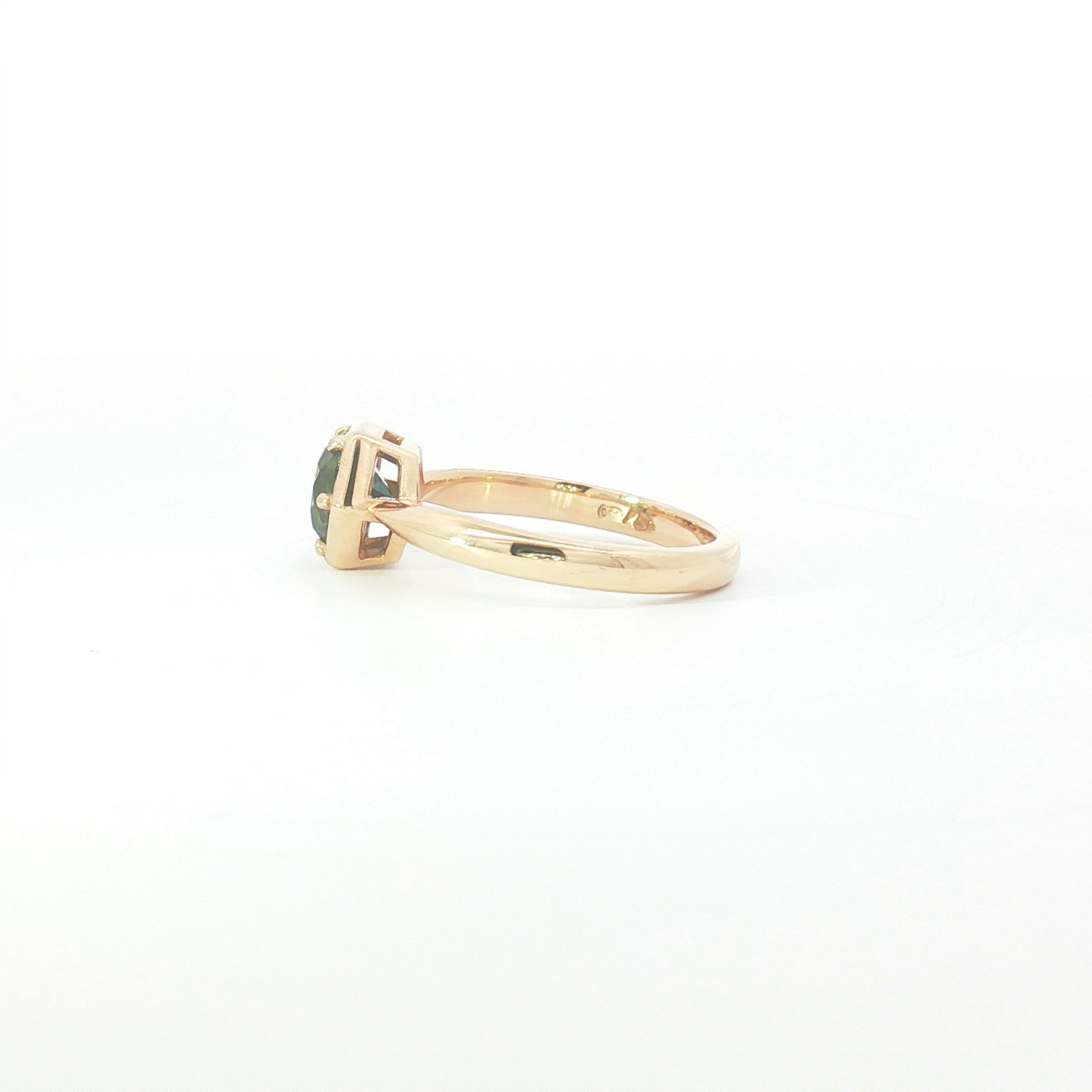 18ct RG Australian Parti Sapphire Solitaire Ring