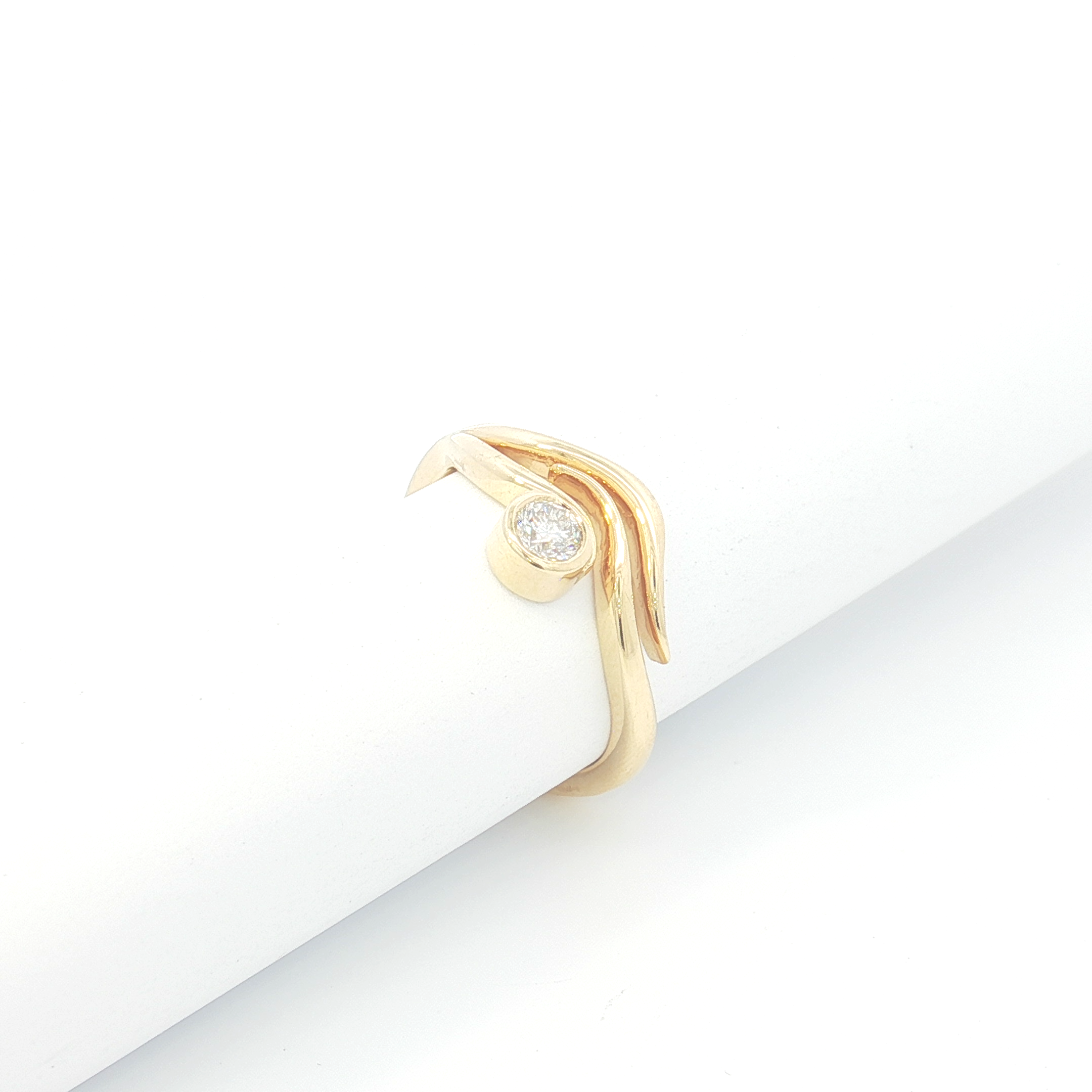 18ct YG Wavy Bezel-Set Diamond Solitaire Ring