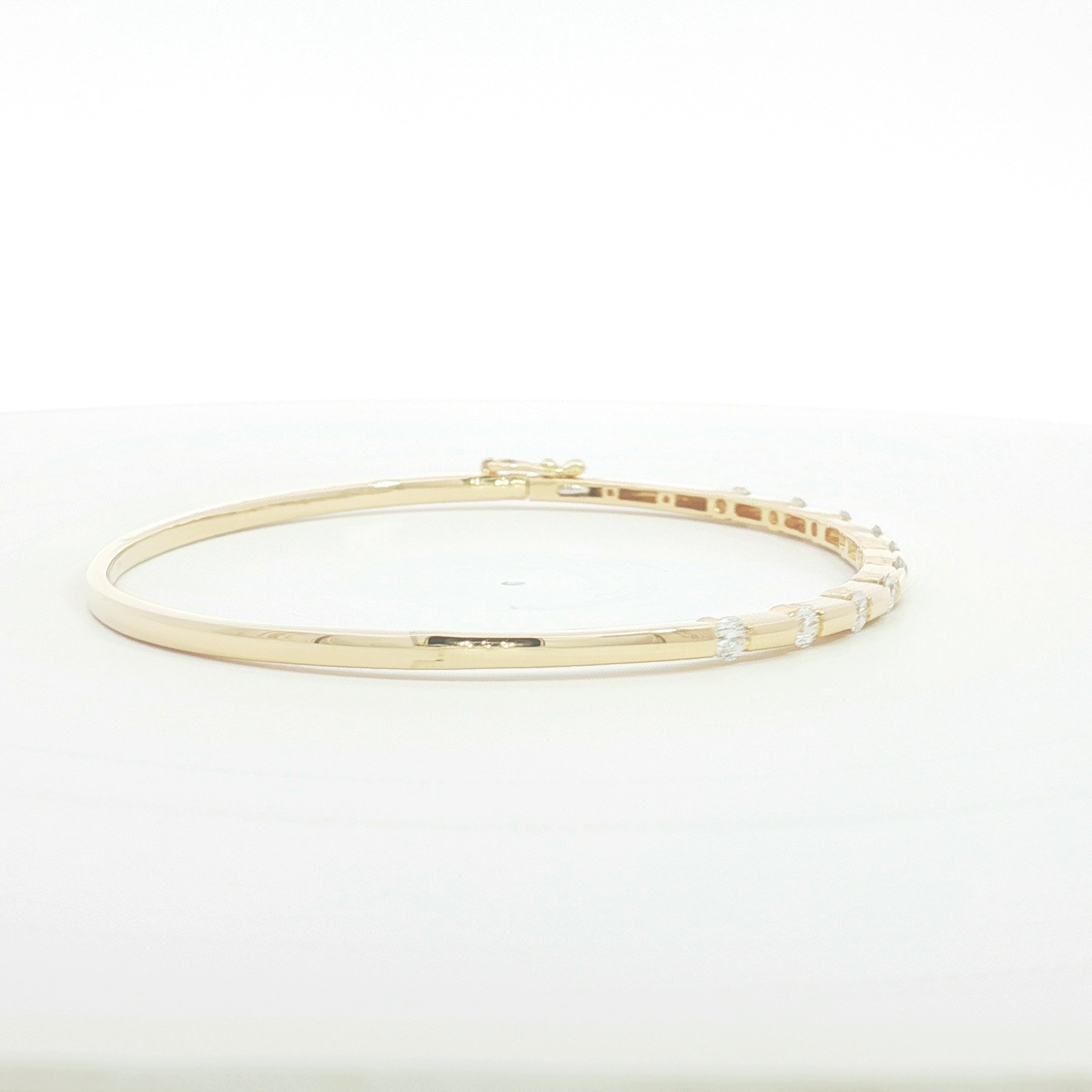 18ct YG 10 Diamond Bangle