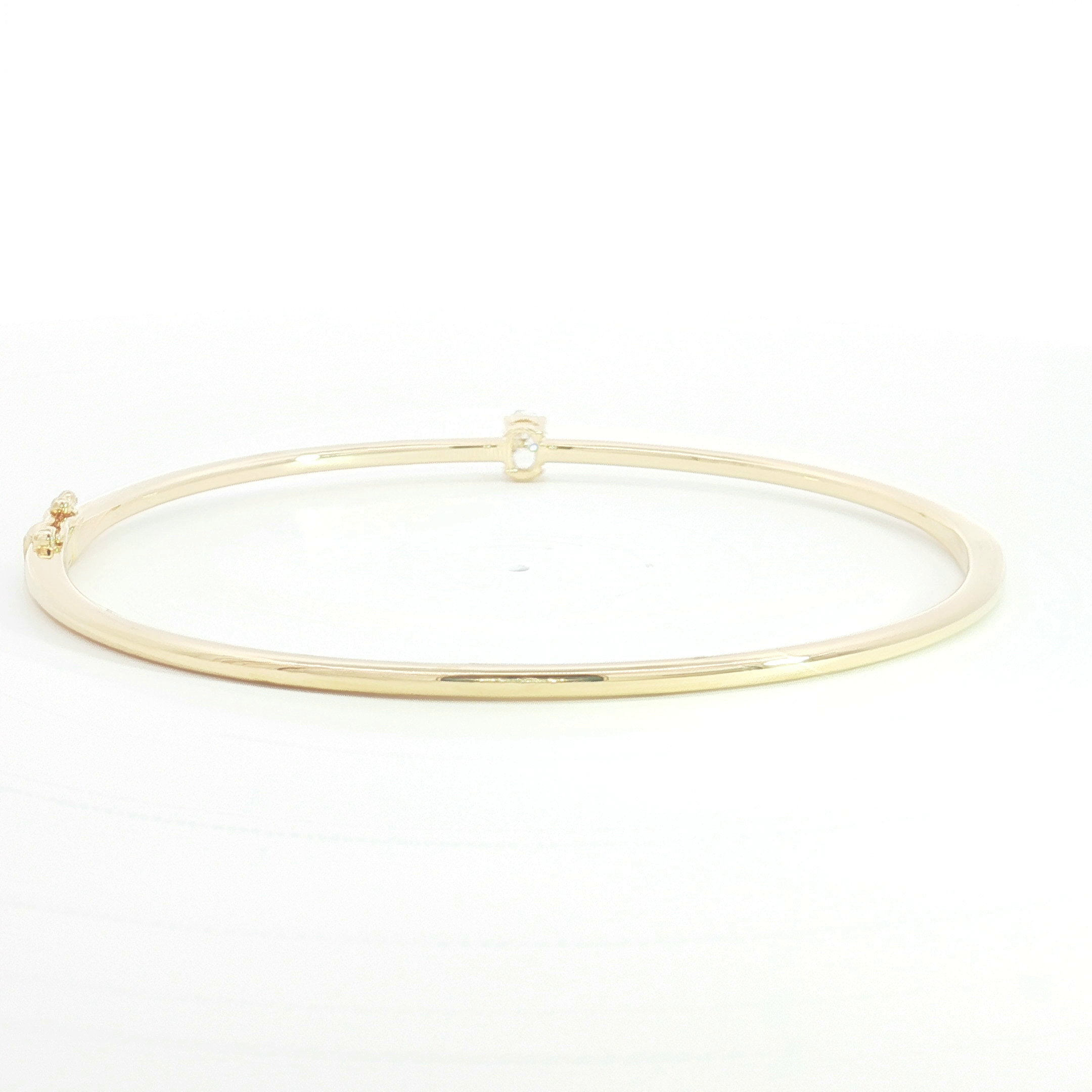18ct YG Oval Cut Diamond Solitaire Bangle