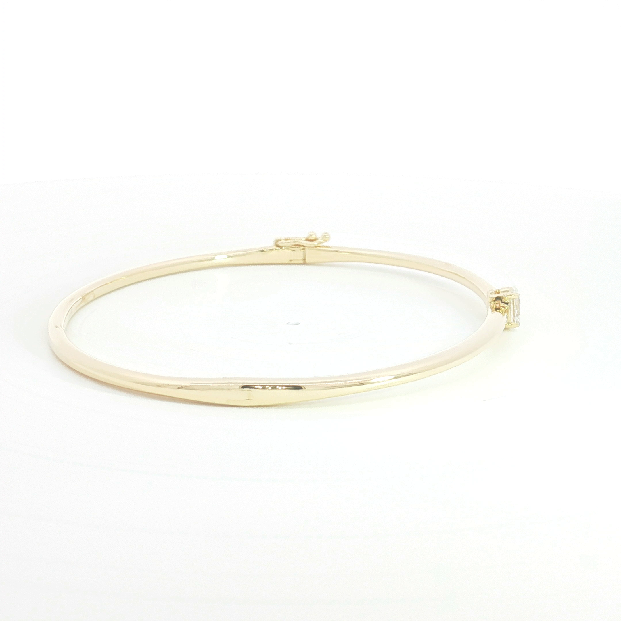 18ct YG Oval Cut Diamond Solitaire Bangle
