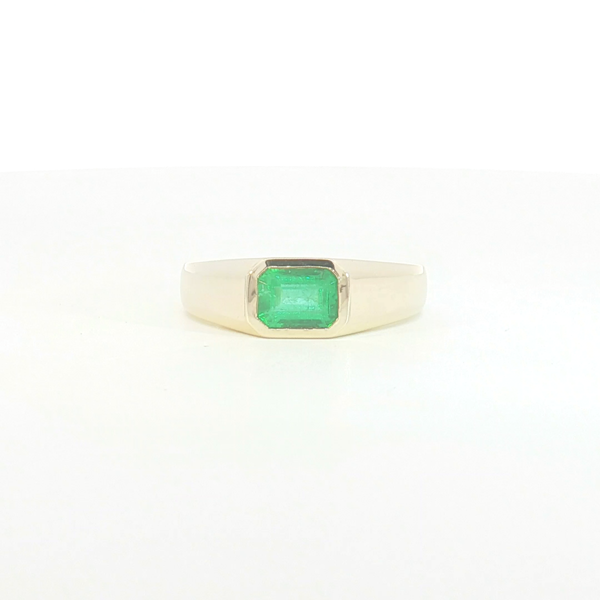 14ct YG Emerald Bezel Set Signet Ring