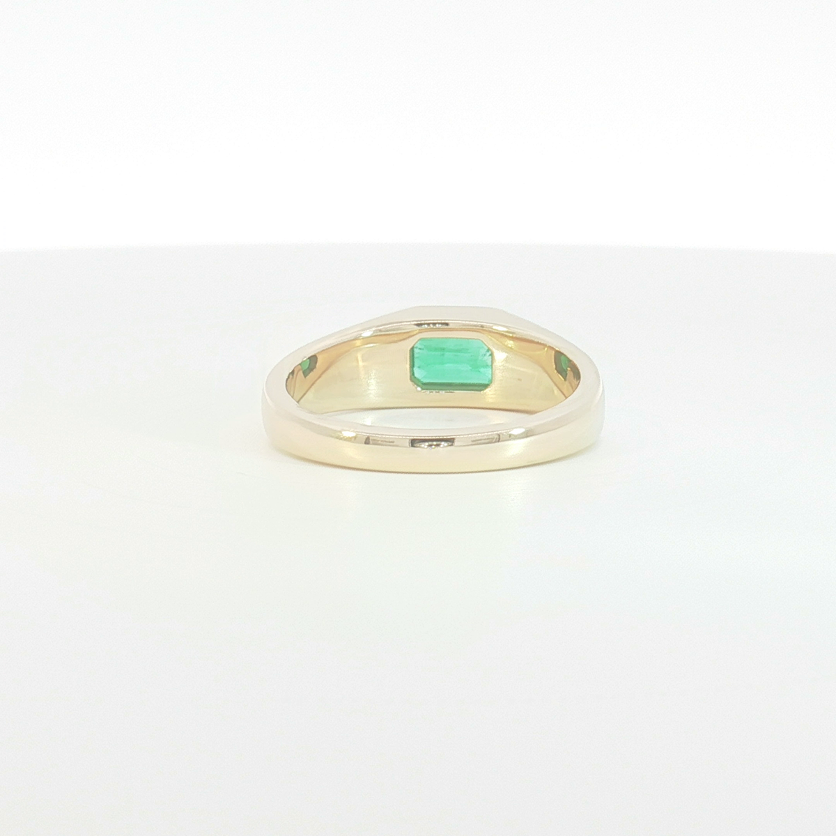 14ct YG Emerald Bezel Set Signet Ring