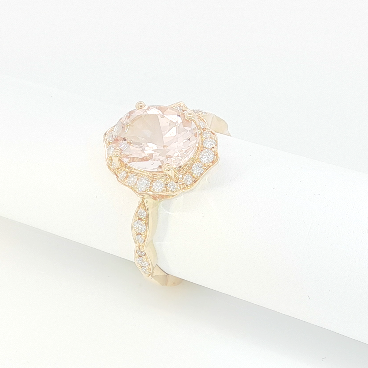 18ct RG Oval Morganite Scalloped Halo Cocktail Ring